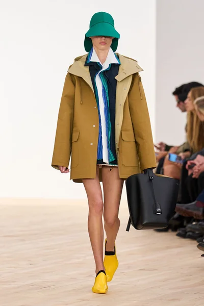 Look 15